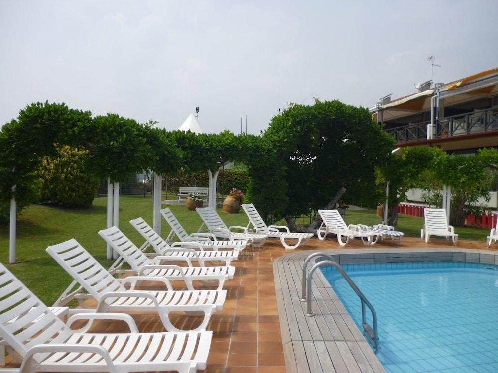 ליגננו סביאדורו Hotel Marina Uno מראה חיצוני תמונה