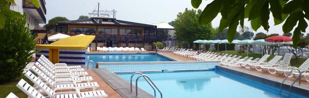 ליגננו סביאדורו Hotel Marina Uno מראה חיצוני תמונה