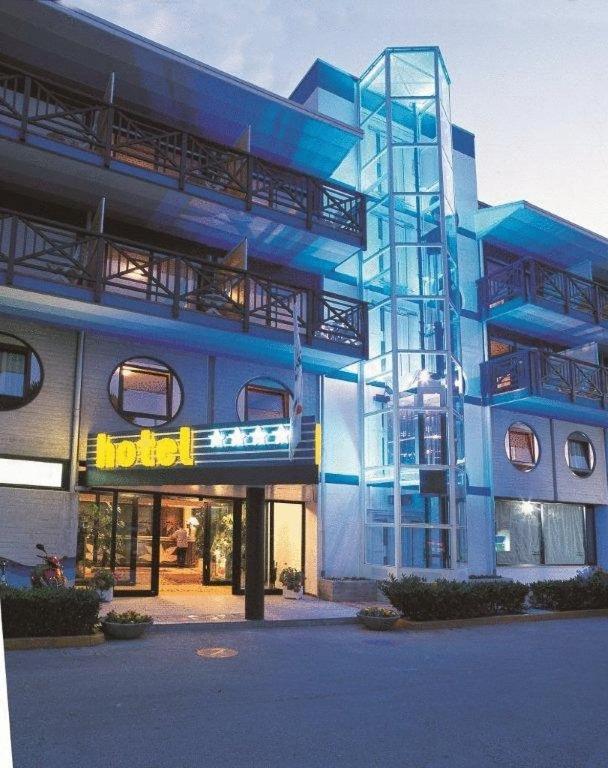 ליגננו סביאדורו Hotel Marina Uno מראה חיצוני תמונה